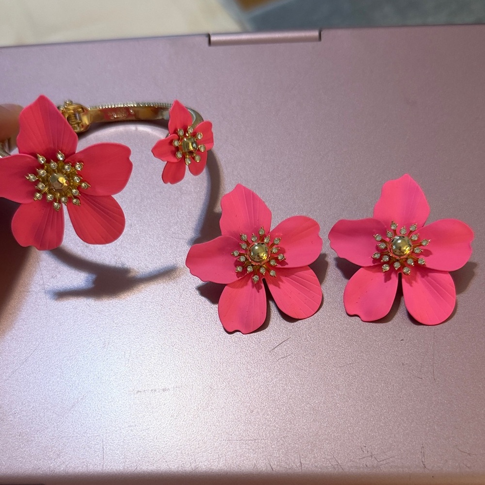Lilly Pulitzer Pink and Gold Floral Jewelry Set - Never Worn